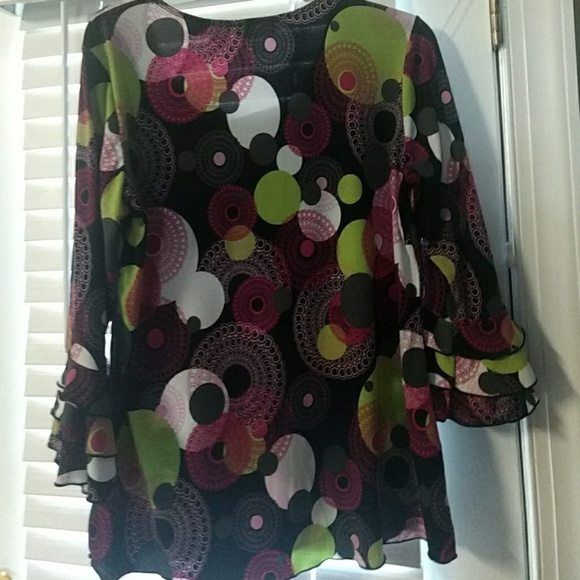 Beautiful unique top - Picture 4 of 4